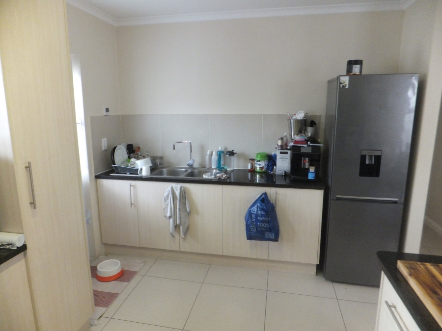To Let 3 Bedroom Property for Rent in Sunningdale Western Cape